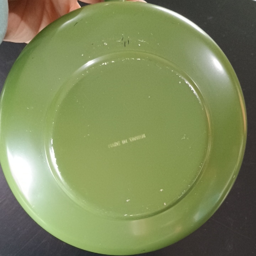 Elegant Vintage Green Aluminum Cookware with Wooden Handle Retro Decor - Picture 6 of 10